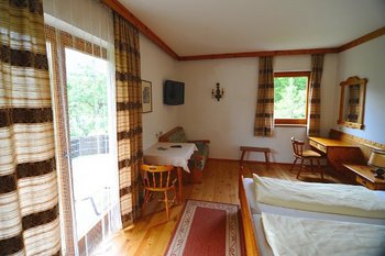 geräumiges Doppelzimmer mit Westbalkon